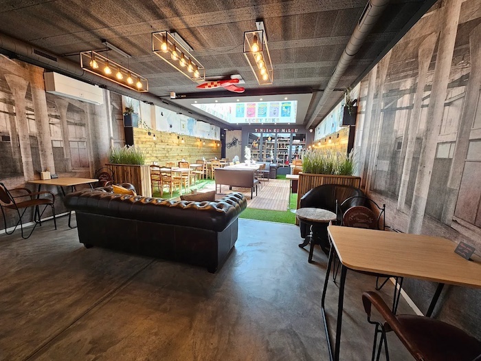 Muski Comics Café by srl bmcf